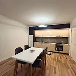 Art's טיראנה